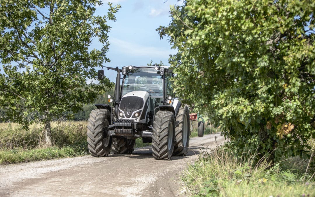 VALTRA  A104 + CHARGEUR